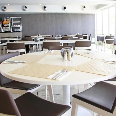 Doble Deluxe Con Media Pension, A 400m De דירה פלאייה דל אינגלז